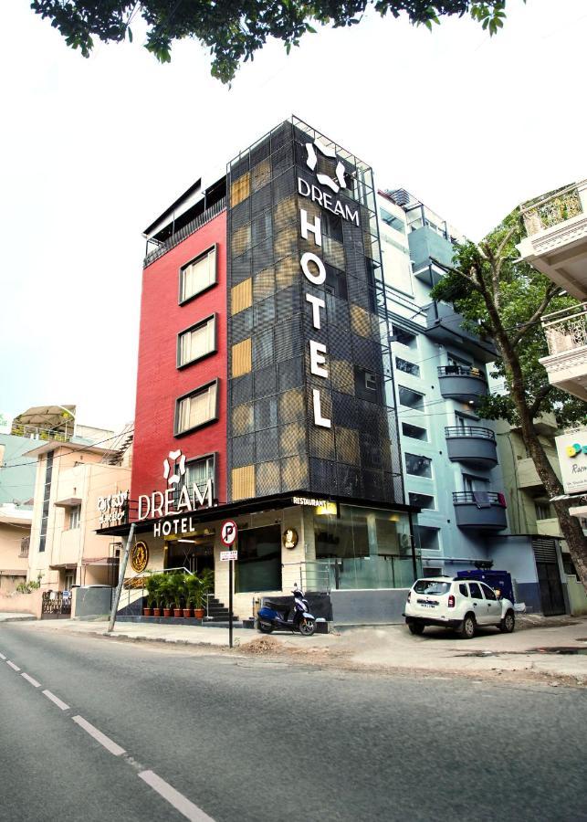 Dream Hotel - Richmond Bangalore Buitenkant foto